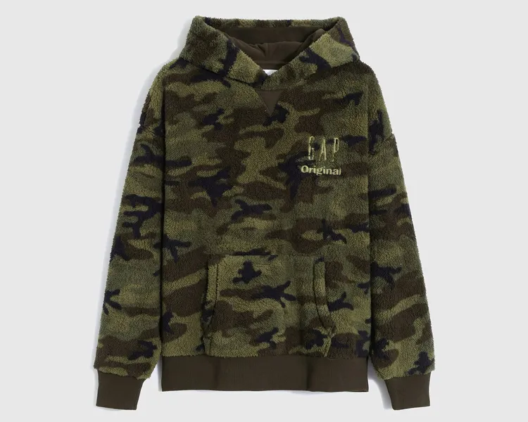 抱抱絨系列男款Logo軟毛珊瑚絨連帽T恤，1999元。品牌提供