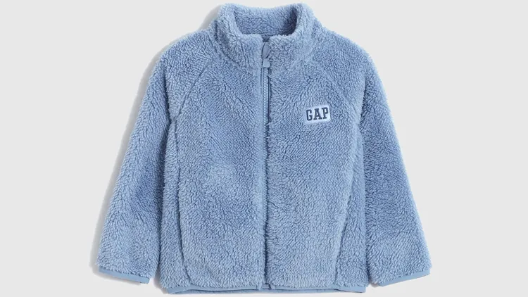 抱抱絨系列幼童Logo珊瑚絨刷毛立領外套，1499元。品牌提供