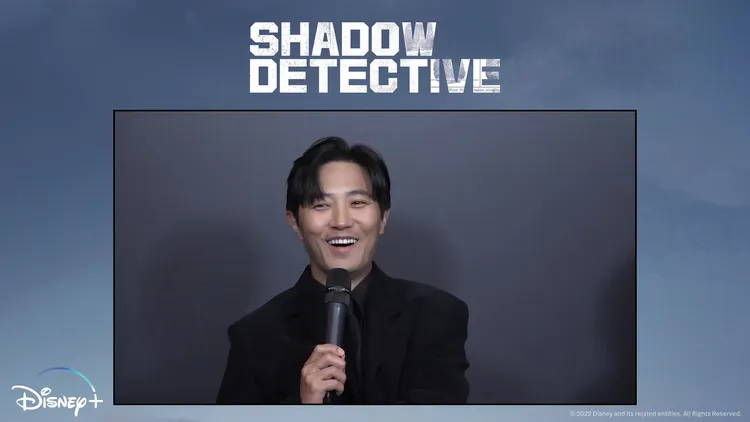 晉久想來台灣戴安全帽騎機車去吃火鍋。Disney+提供