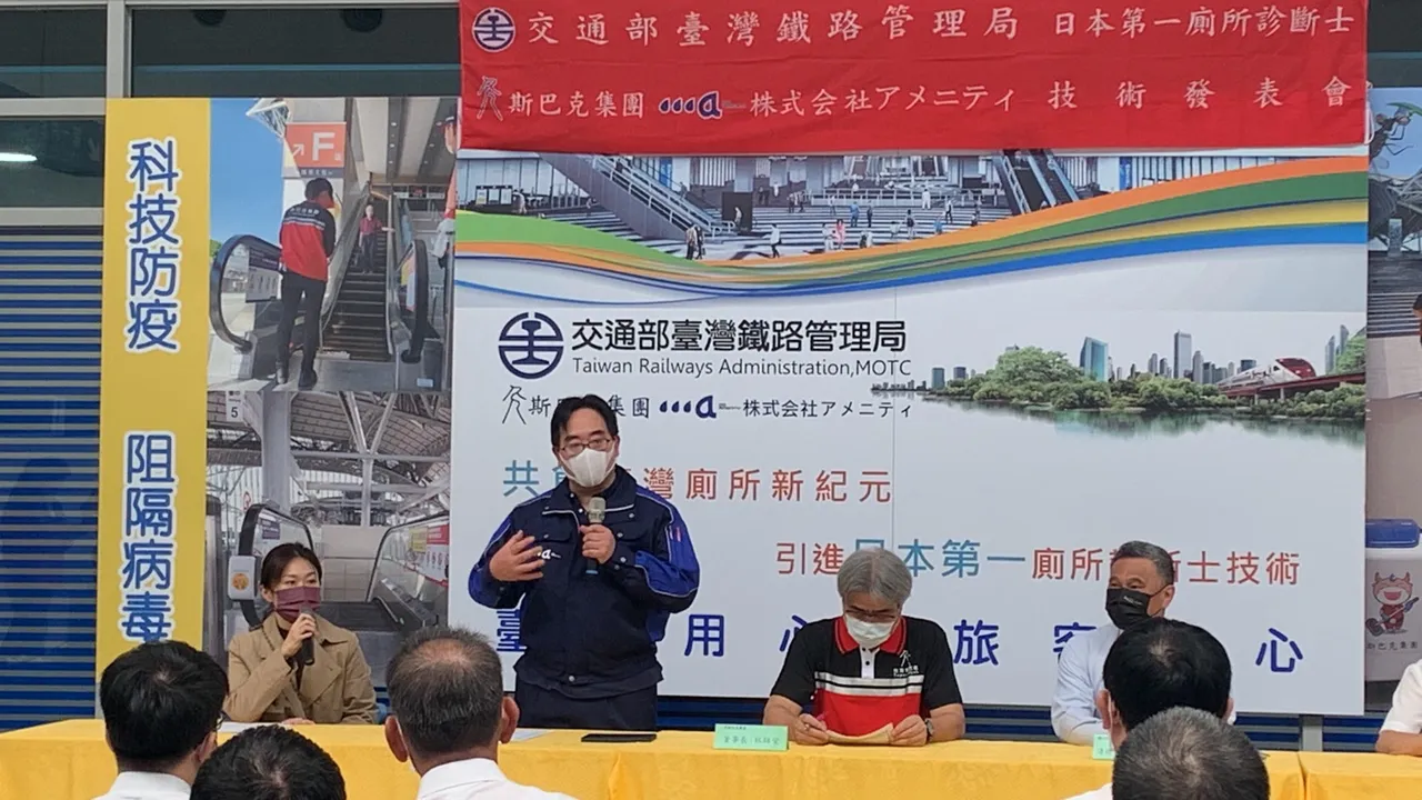 有「日本第一廁所士」之稱的山戶申孝受台鐵之邀來台幫清潔公司員工訓練清潔廁所課程。曾雪蒨攝