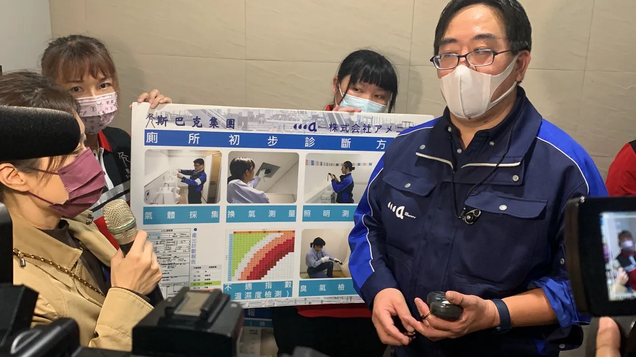 「日本第一廁所士」培山戶申孝說明診斷馬桶的三個標的，就是通風、異味與清潔。曾雪蒨攝