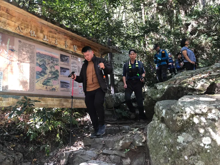 傷者到達登山口後自行離去。民眾提供