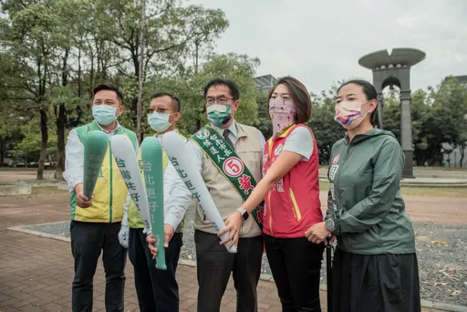 黃偉哲台南掃街高喊「陳時中凍蒜」 全是為了一碗飯