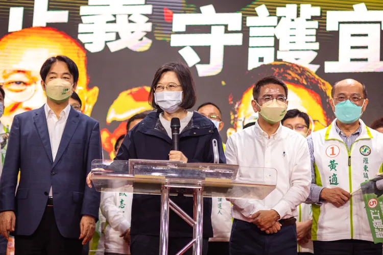 總統蔡英文及副總統賴清德23日晚間前往宜蘭羅東力挺黨籍宜蘭縣長候選人江聰淵。江聰淵競總提供