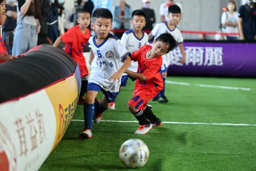 幼儿足球新竹登场 小小球员求胜心强输球还躲起来偷哭