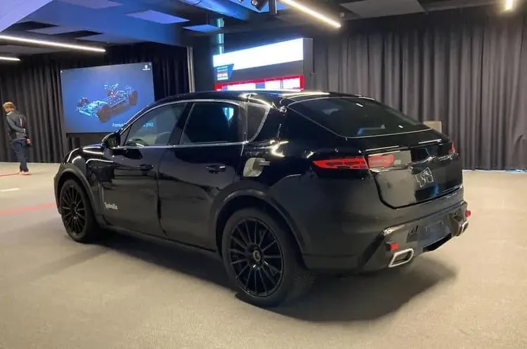 從偽裝車照片可以看出新車極具跑格。讀者提供