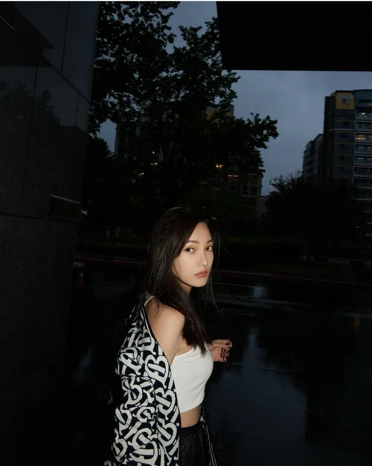 女星林映唯演繹Outerwear系列。翻攝patricia_meimei IG