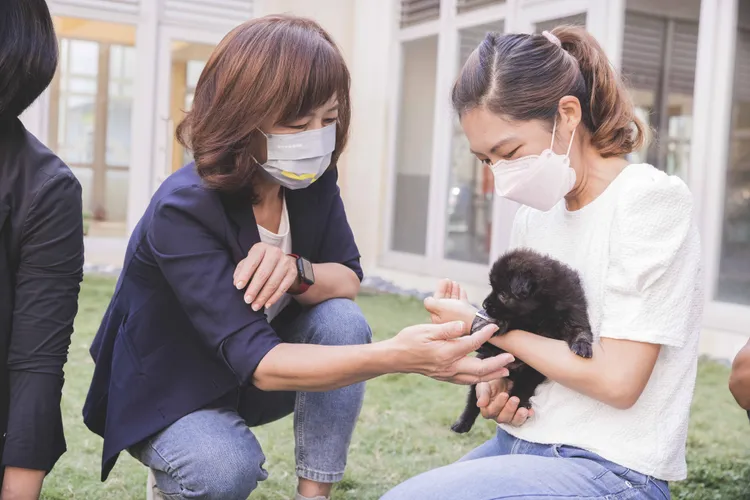 沈慧虹與動保志工。沈慧虹競辦提供