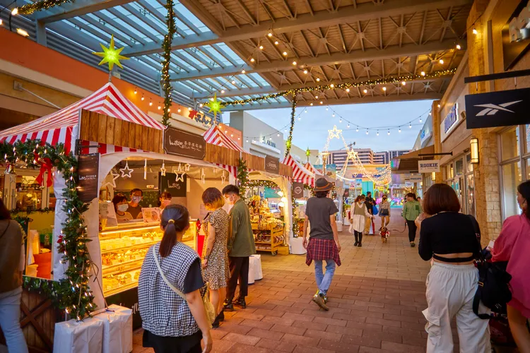 飄雪聖誕市集網羅職男の捲店、馬卡諦義大利冰淇淋等人氣品牌設攤。業者提供