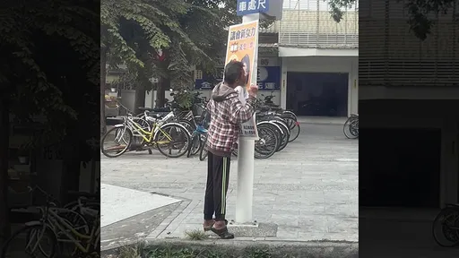 看板美到被陌生男激吻 正妹候選人是她「深深感受到這位先生的熱情」