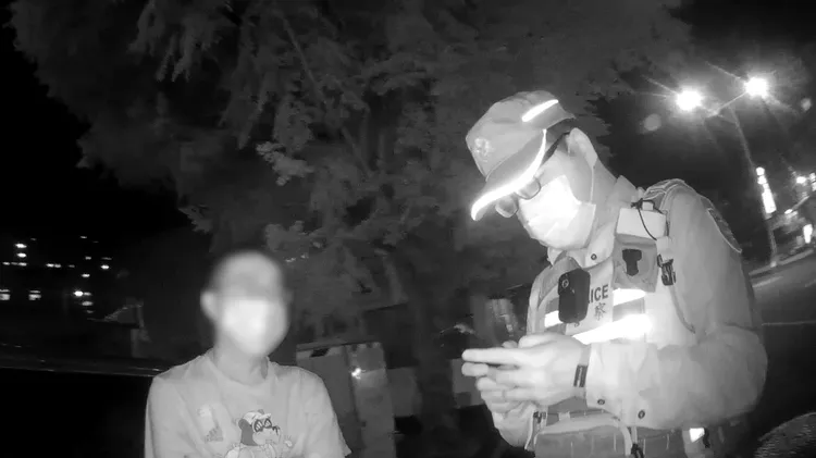 熊男接獲警方通知，才曉得車子引擎未熄火、門未關已逾7小時。警方提供