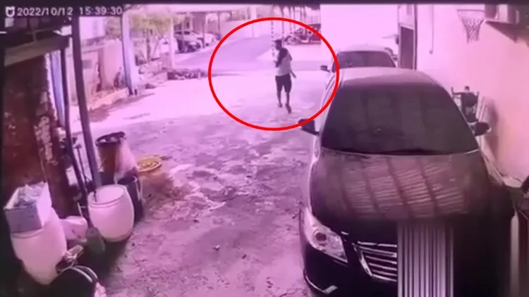 許男侵入民宅下手行竊過程全遭監視器拍下。民眾提供