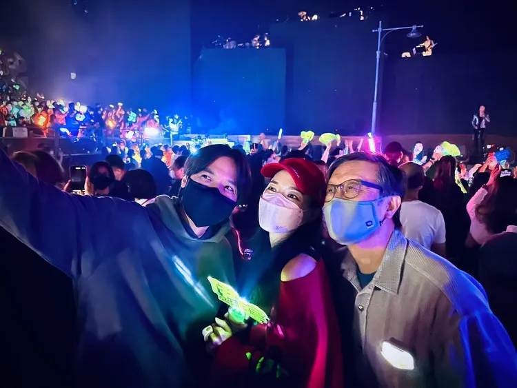 馮德倫（左起）和舒淇、劉偉強自拍。翻攝馮德倫IG