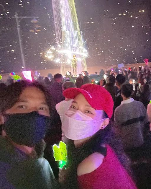 舒淇馮德倫捧場鄭伊健演唱會 夫婦自拍笑把名導裁掉