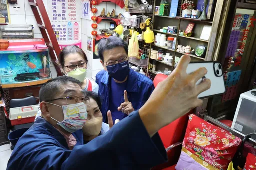 趙少康赴基隆仁愛市場輔選　謝國樑籲「最後時刻不要出怪招」