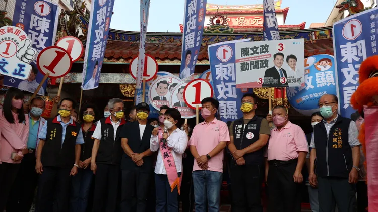 盧秀燕今起請假投入選戰，首戰來到北區元保宮。鮮明攝