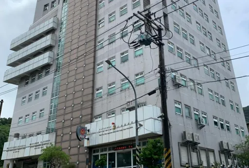 北市男「只想投里長跟公投」 竟當場撕毀市長及議員選票