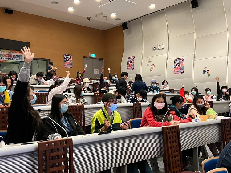 新住民及子女在移民署辦理的創新活動中，踴躍參與有獎徵答。翻攝畫面
