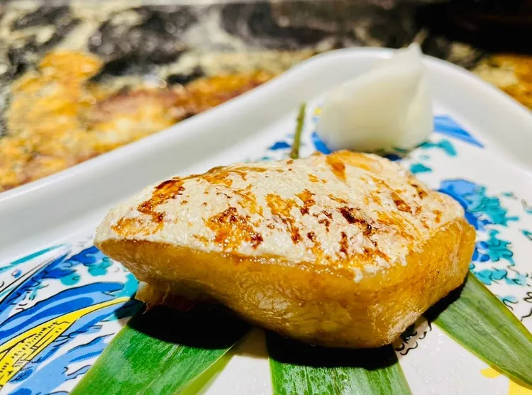 烤日本鰤魚下巴。曾仲葳攝