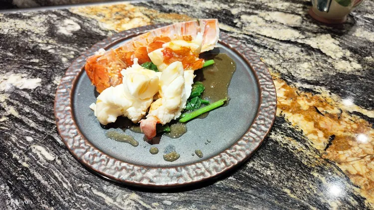 龍蝦肉簡單煎熟後肉質彈牙。業者提供