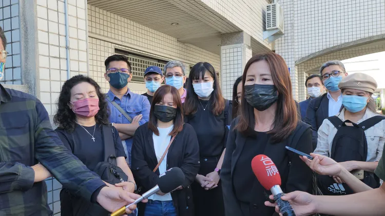 律師陳孟秀表示會協助家屬持續上訴。黃瑞娟攝