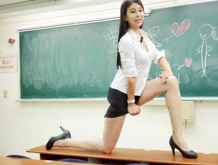 曾姸潔作風海派，大膽秀出自己好身材。翻攝曾妍潔臉書