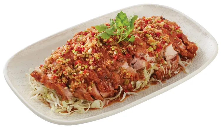 饗泰多桃園八德店與高雄義享店針對雙11推出期間限定，消費滿額可以111元加購「咔滋椒麻雞」。業者提供