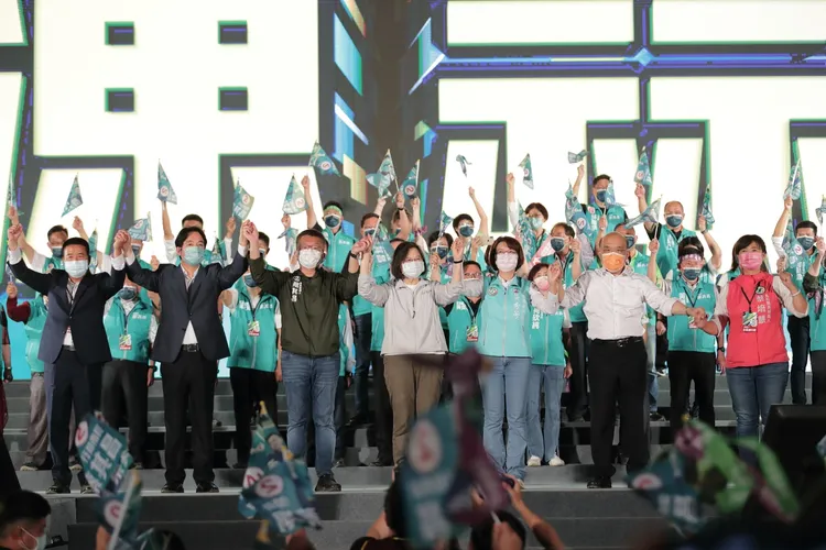 民進黨蔡其昌雖有總統蔡英文、副總統賴清德等黨內大咖加持，最後仍吞敗。蔡其昌競總提供