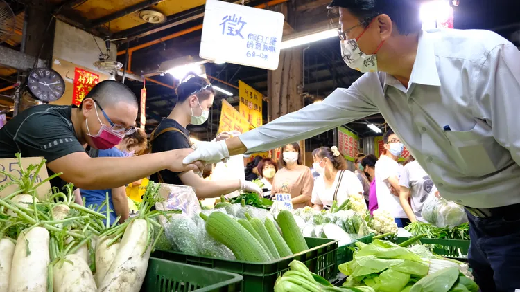 謝龍介勤跑市場、廟宇開講，收納不少人氣。謝龍介提供