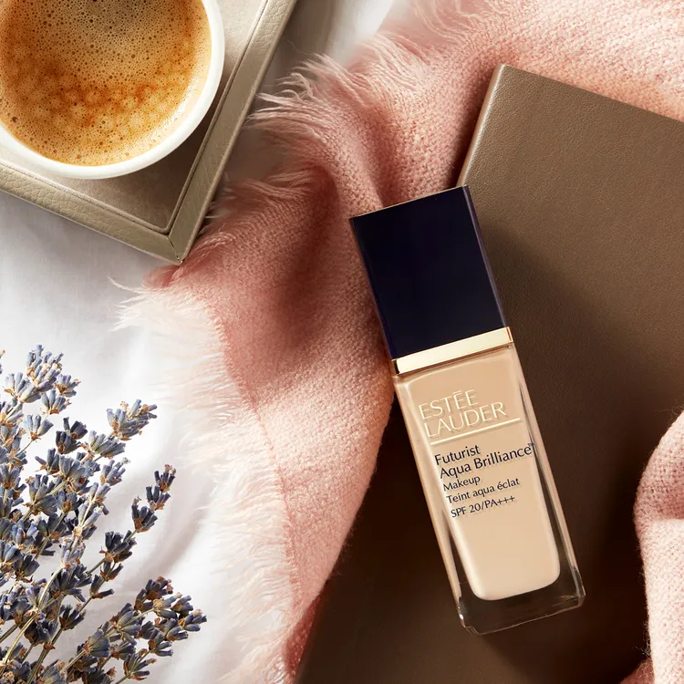 雅詩蘭黛24H聚光粉保濕粉底精華SPF20／PA+++，各2400元。品牌提供