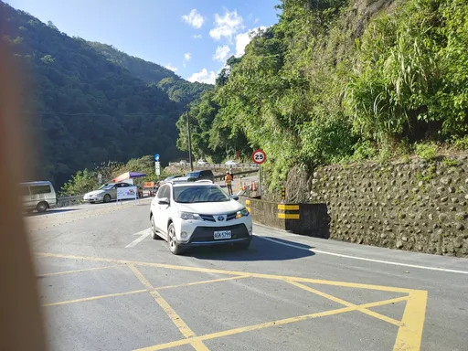 40汽机车滞留明池山庄 台7线明池、百韬桥段终抢通!今午全数驶离