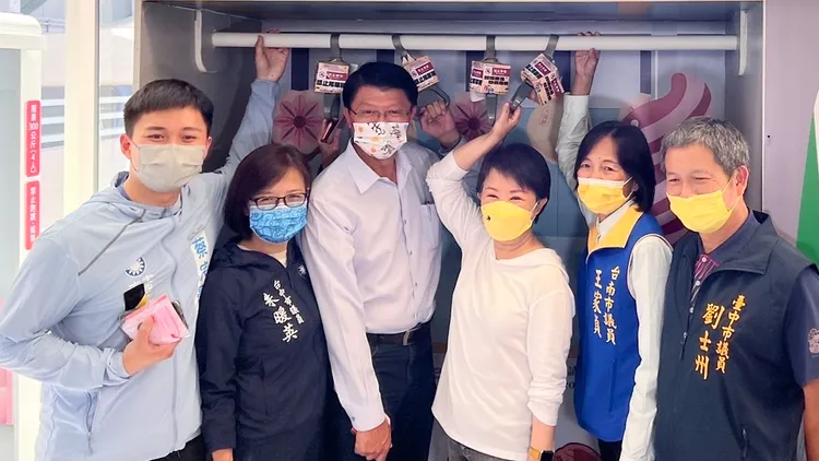 謝龍介率團至台中，向盧秀燕請益。蔡宗豪提供