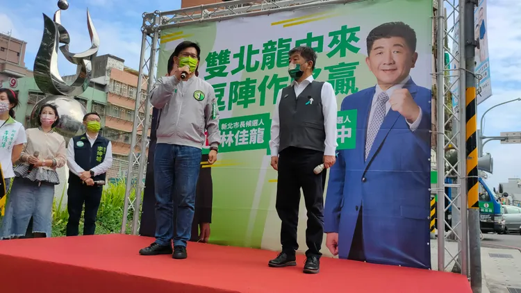 林佳龍說，今天雙北聯合車掃，呼籲所有雙北市民站出來用行動支持未來新北、台北雙北合作。莊淇鈞攝