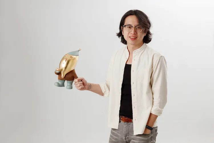 本身研究宗教的藝術家陳奕龍，將「天公」這個充滿台灣民俗信仰的形象，與Taiwan Santa結合。Yii創翼文化