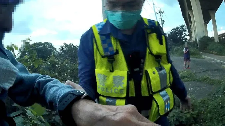 老翁手上還戴著定位手錶。桃園警分局提供