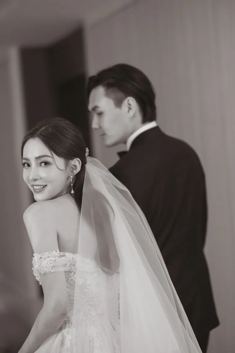 杜姸（左）嫁給了愛情，和K先生邁向人生下一步。真心人電影提供