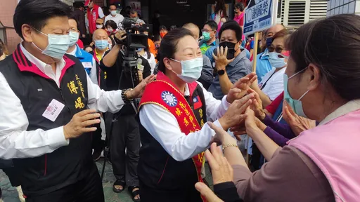 徐榛蔚今起请假拚连任　维护行政中立！县府各区主任请辞