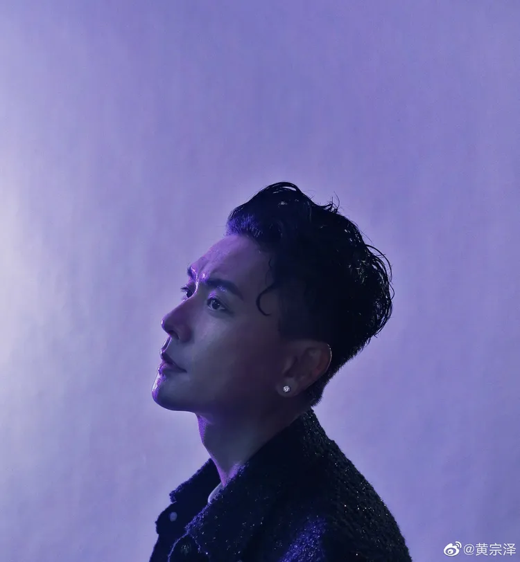 黃宗澤走壞壞帥路線。翻攝黃宗澤微博