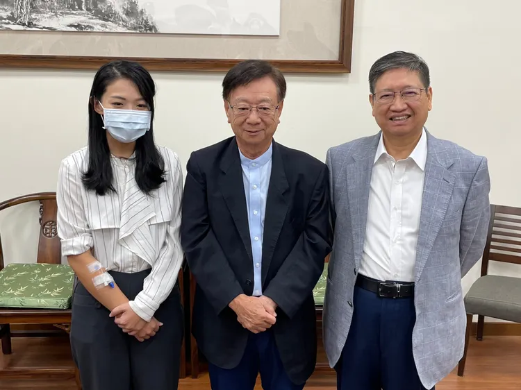 聯電前榮譽副董事長宣明智（右）陪同高虹安拜訪新竹縣長楊文科。資料畫面