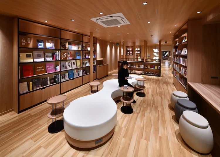 「短篇喫茶Un」為書店加上咖啡店的複合設施。豐岡市台灣推廣事務所提供