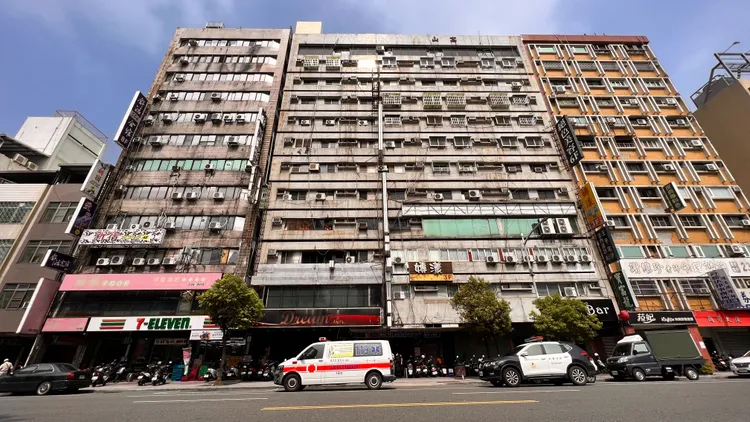 高雄七賢一路電信大樓是知名的賣淫大樓。侯昌騰攝