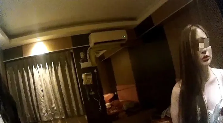 警方在該會館共查獲5名應召女郎。警方提供