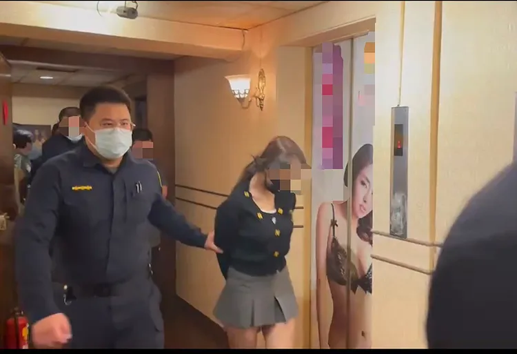 警方共帶走10名涉案人。警方提供