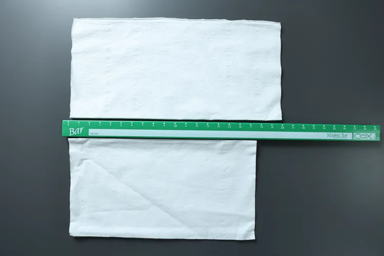 朵舒大三層抽取式衛生紙長20公分比一般衛生紙不到18公分明顯長一點。翁玉信攝