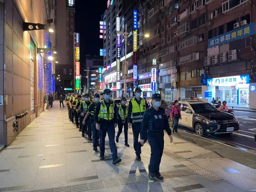 歡樂耶誕城今晚點燈開城　板橋警擴大臨檢維安