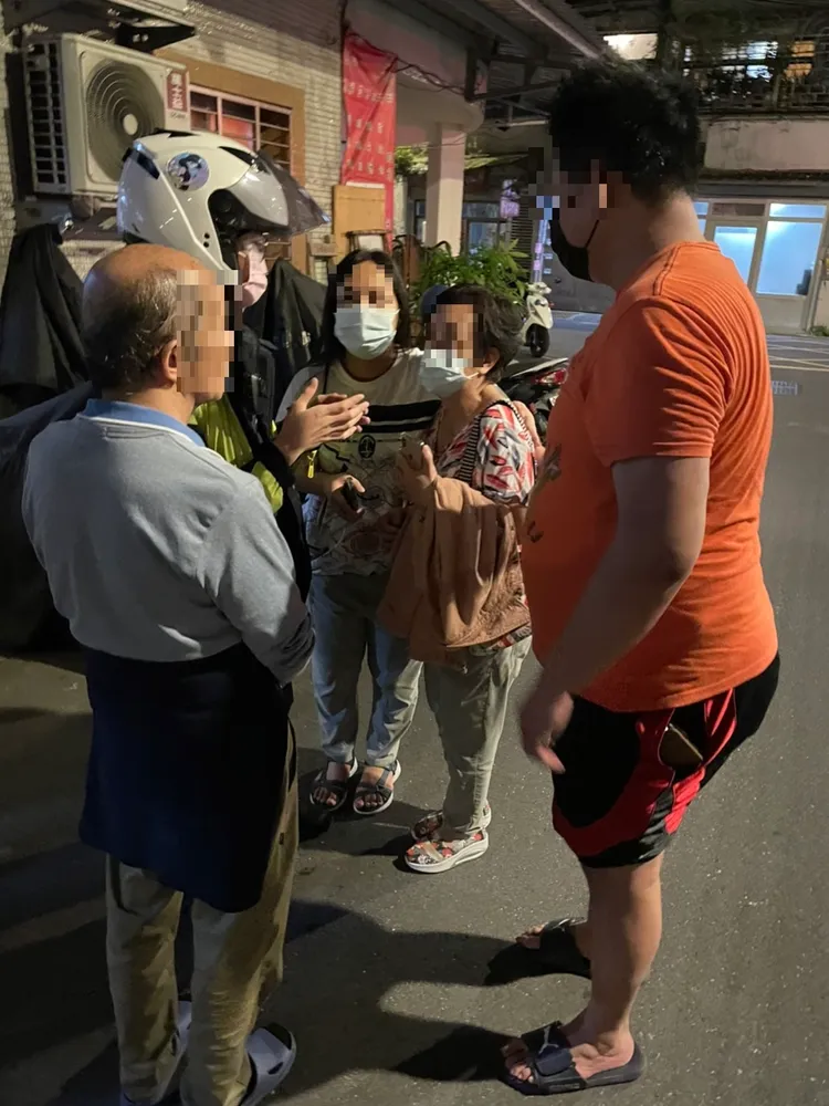 警方通知男子家人前來。翻攝畫面