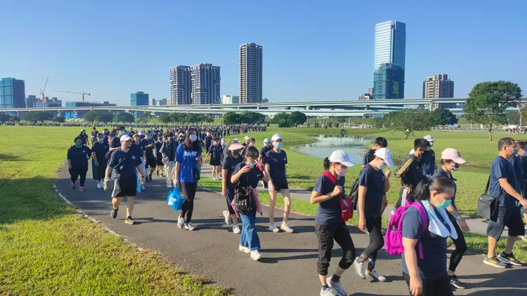 永達公益健走活動在新北大都會公園舉辦。黃子騰攝