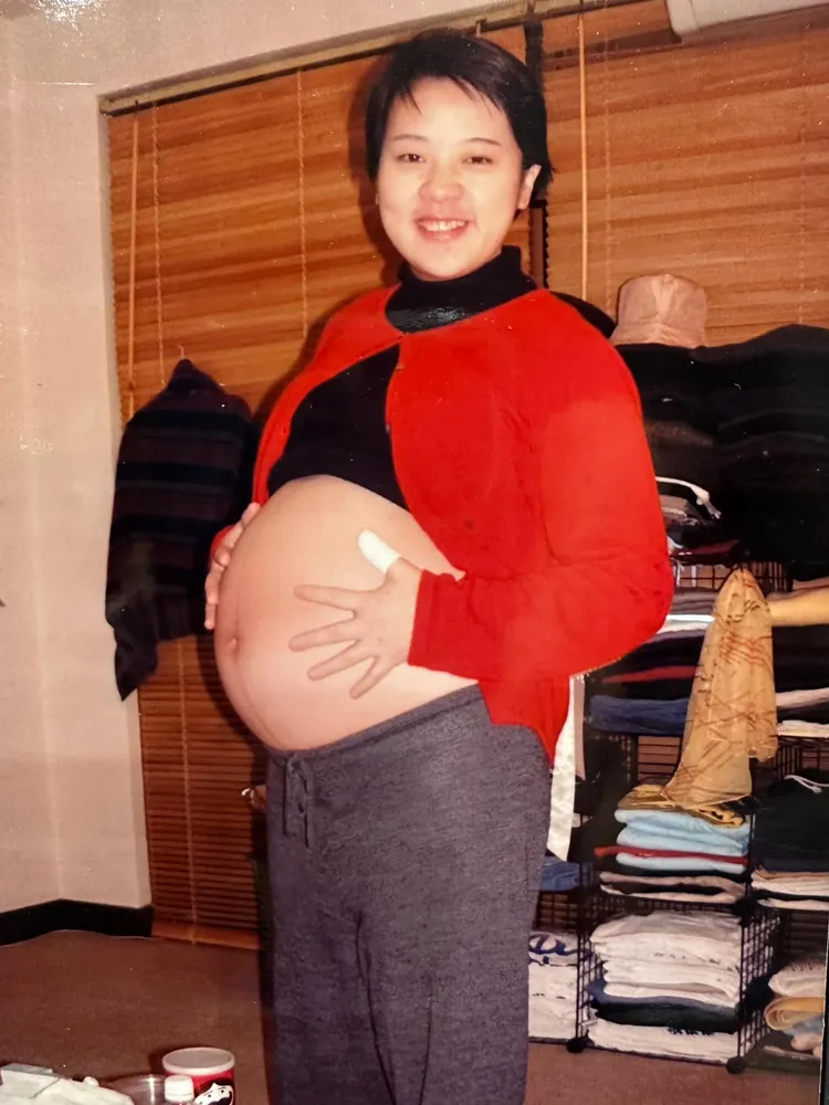 黃珊珊貼出大肚照。翻攝黃珊珊臉書