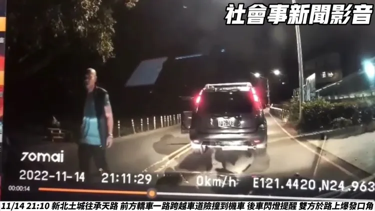 駕駛光頭刺青男下車嗆聲。翻攝自YouTube頻道社會事新聞影音