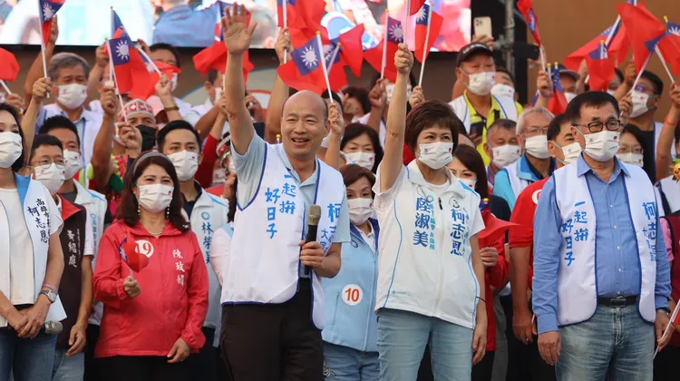 韓國瑜對柯志恩說，妳選情越好，我跟李佳芬感情就越好，選得越差，我們的感情越差。侯昌騰攝